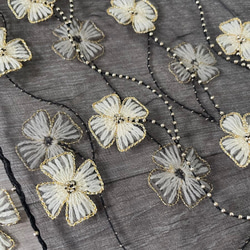 【母の日にも♡】職人が紡ぐ インドシルク100％オリジナル刺繍ストール ブラック:KMC-136 994332 6枚目の画像