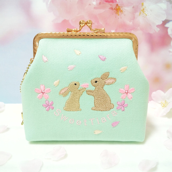 がま口❀桜刺繍『桜花爛漫〜桜舞い散る光の中で〜』春うさぎ✽二つ折りお札も入る２ポケットポーチ✽ 桜ハンドメイド2024 2枚目の画像