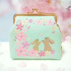 がま口❀桜刺繍『桜花爛漫〜桜舞い散る光の中で〜』春うさぎ✽二つ折りお札も入る２ポケットポーチ✽ 桜ハンドメイド2024 1枚目の画像