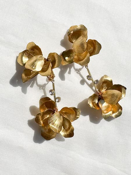 ダブルフラワーピアスブライダル花嫁　ブライダルアクセサリー　ウェディングアクセサリー 5,616円