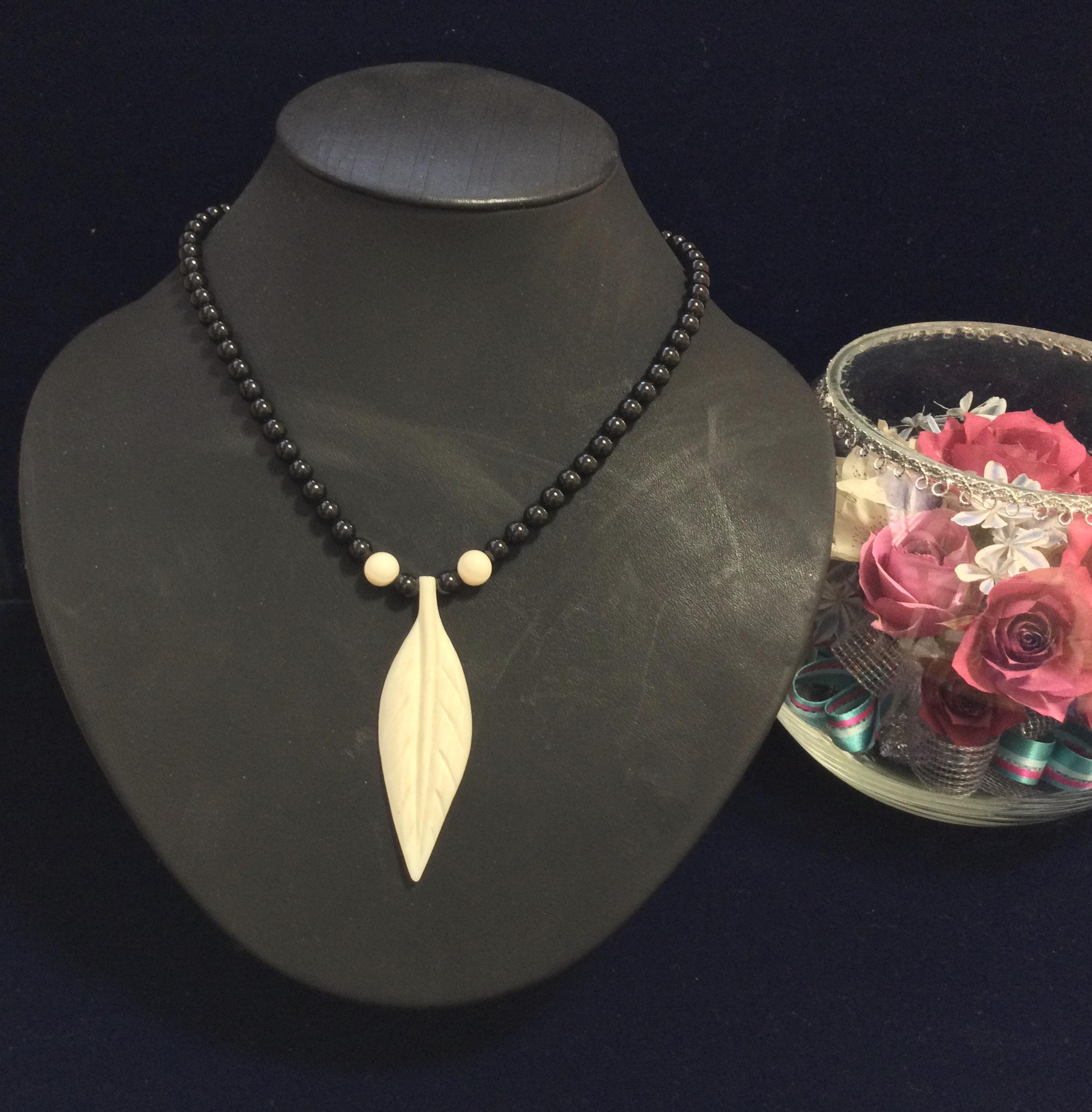 ☆本象牙＆黒珊瑚ネックレス　A-4※