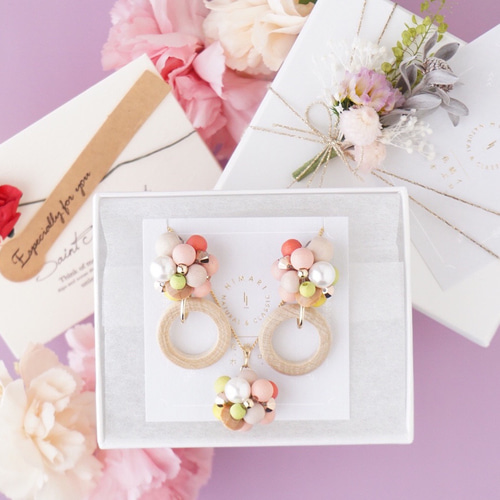 coussinet fleur ピアス 大きめ フラワーモチーフの軟骨ピアス│裏側用にもオススメ