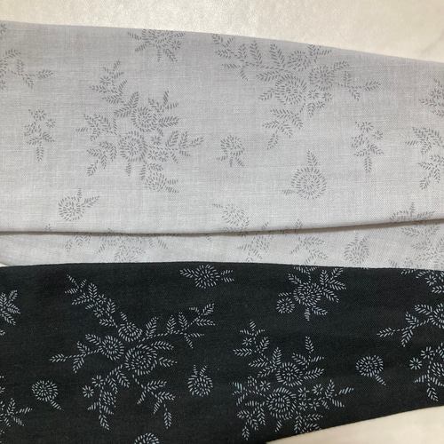 受注制作☆刺繍風プリントバラ柄（グレー）Wガーゼのネッククーラー