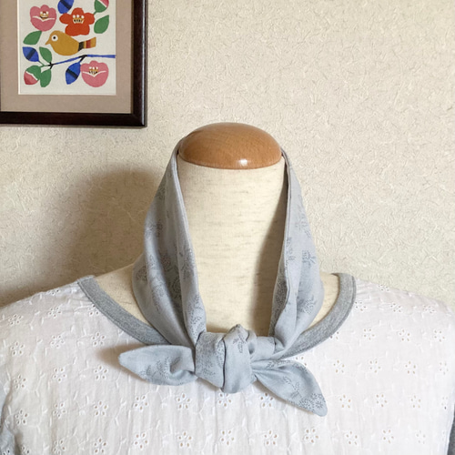 受注制作☆刺繍風プリントバラ柄（グレー）Wガーゼのネッククーラー