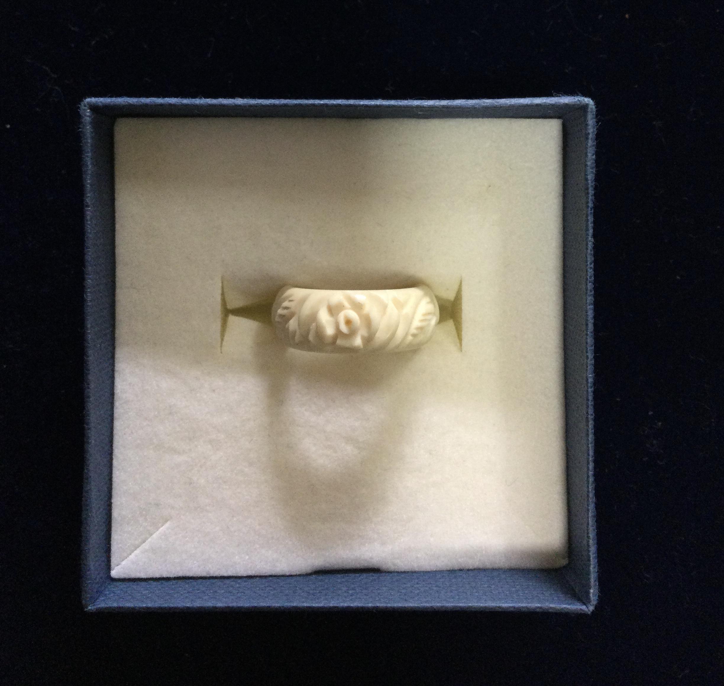 本象牙指輪（花彫り）8号 A-24※ 4,150円