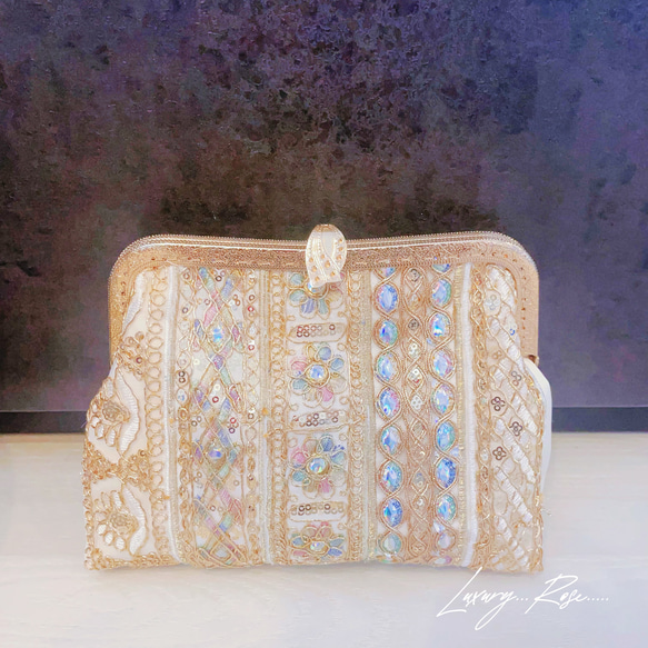 魅惑のオーロラに輝く❤︎フランス&インド高級刺繍レースクラッチ❤︎フォーマルにも、、、ミニバッグフォーマルバッグ 1枚目の画像