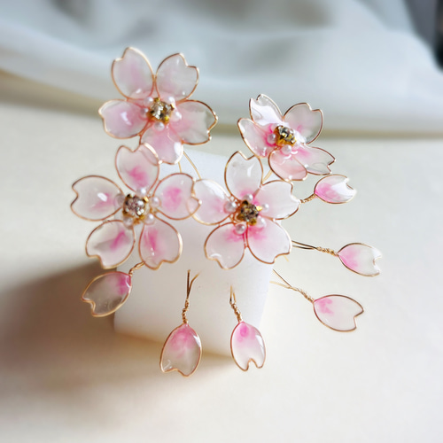 桜2026【creema限定❣️送料無料】春風に揺れる桜のピアス/イヤリング