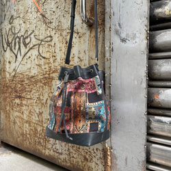 黑老派復古水桶包/斜背包 Size:M Color: 黑 第7張的照片