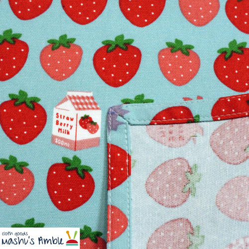 送料無料》25x35ランチョンマット いちごミルク柄xみずいろ 入園入学