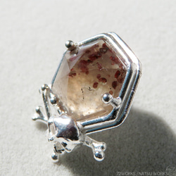 ガーネットinクォーツ ブローチ / Garnet in Quartz Skull Brooch 2枚目の画像