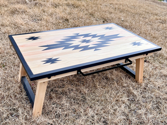 再入荷！ピクニックやキャンプに！オルテガ柄　ローテーブル　64㎝×39㎝×26㎝ 2枚目の画像