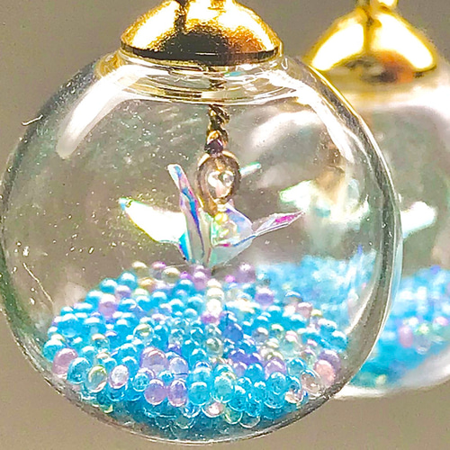 鶴inガラスドーム ピアス（フック・チェーン） じあえんそ 通販