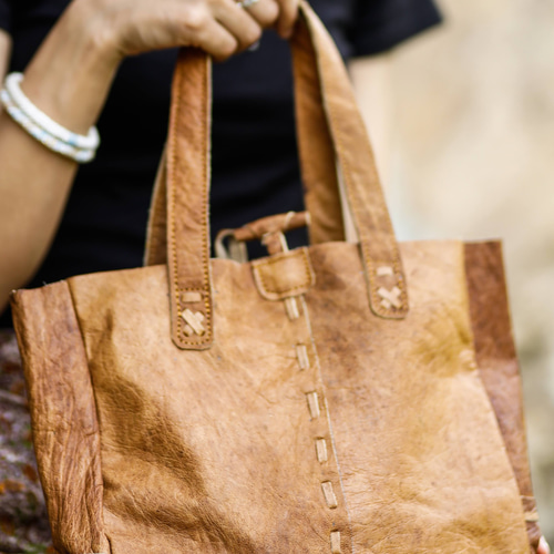 ビンテージの牛レザー刺繍ハンドバッグ ビンテージの牛レザー刺繍ハンドバッグ ビンテージの牛レザー刺繍