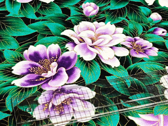 Robert Kaufman 110cm x 50cmずつ切売 - ピーコックガーデン (Flowers/Purple) 4枚目の画像