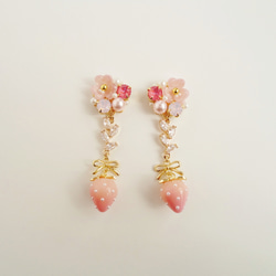 【再販】Flower Bijou & Pink Strawberry ～Leaf～　イヤリング/ピアス/花/イチゴ 2枚目の画像