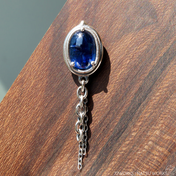 カイヤナイト ブローチ / Blue Kyanite Brooch 1枚目の画像