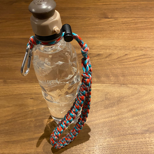 パラコード ボトルホルダー ペットボトルホルダー✩.*˚ パラコード ペットボトルホルダー おもちゃ・ペット小物 leoleoleo