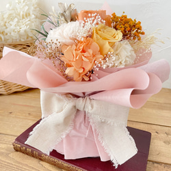 母の日に❁《クリアケース付》オレンジホワイトブーケ♡そのまま飾れる花束* ギフト　両親贈呈　プリザーブドフラワー　花 3枚目の画像