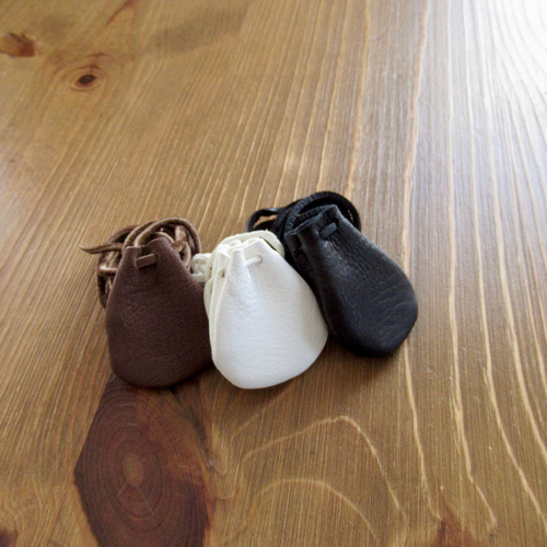 レザーミニ巾着ネックレス 吟面 鹿革 アクセサリーケース ミニバッグ