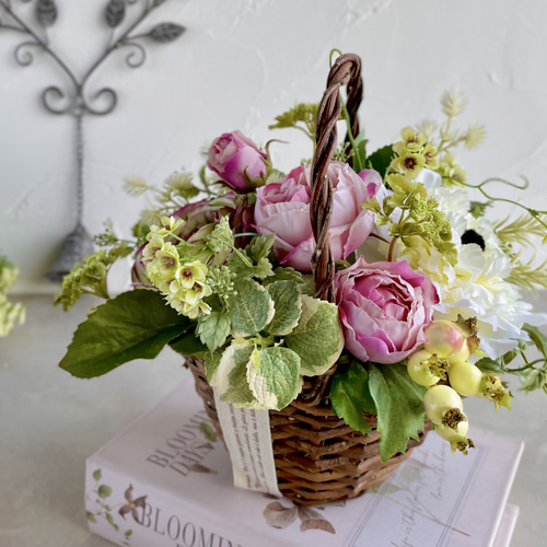 ラナンキュラスの小さなかごアレンジ&スワッグセット 〜春色飾り プレゼント〜 ラナンキュラスの小さなかごアレンジ&スワッグセット 〜春色飾り