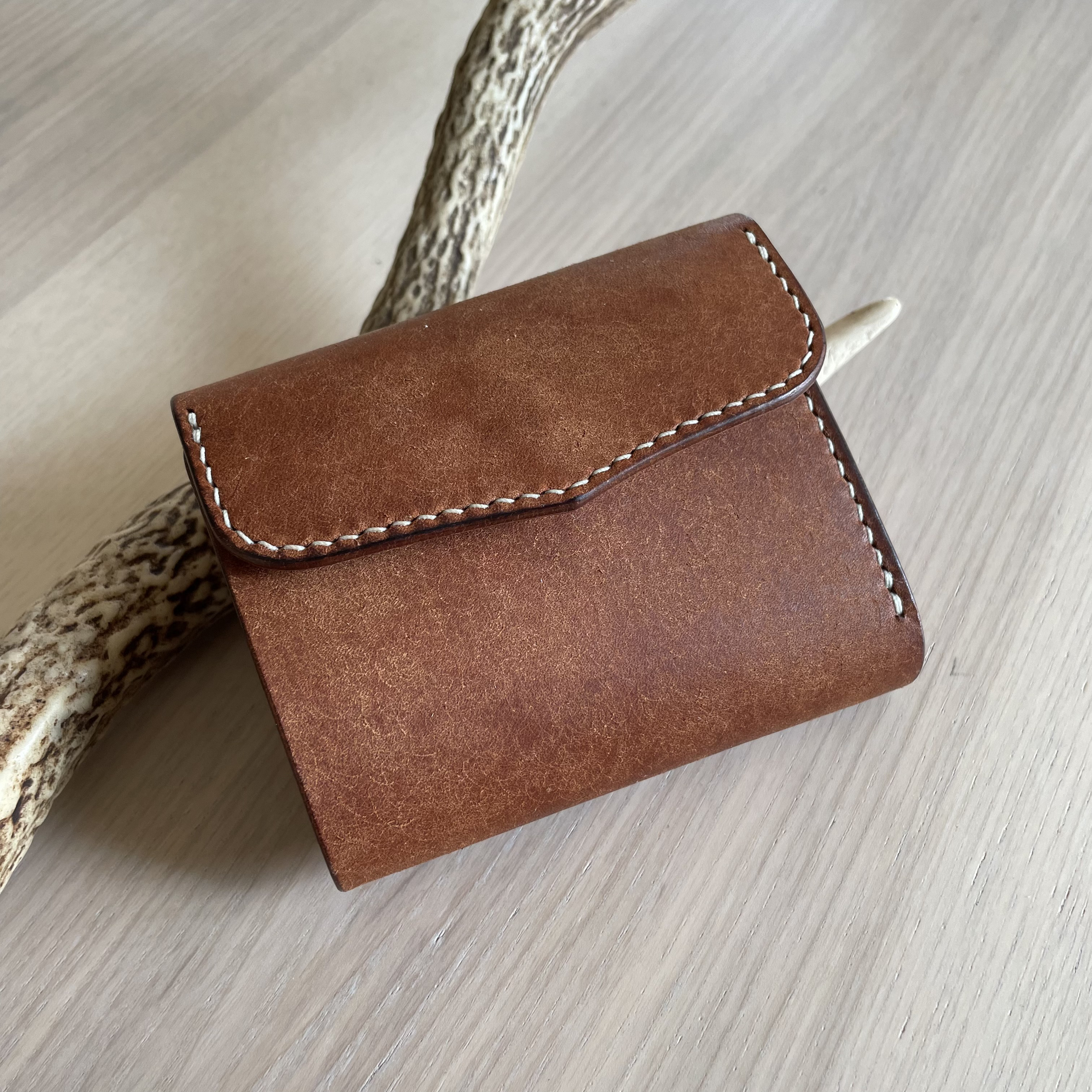 コンパクトウォレット三つ折り財布　革財布