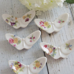 【sale】蝶の形の箸置き　花柄　　ポーセラーツ　磁器　5個セット 3枚目の画像