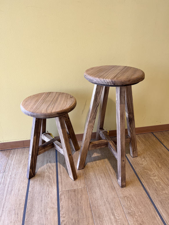 ①アンティーク　木製スツール 曲線座面 ダークブラウン ①アンティーク 木製スツール 曲線座面 ダークブラウン