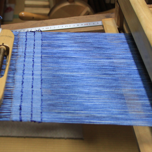 藍染め ストール 手織り シルク インディゴブルー 草木染め ミニスカーフ 19枚目の画像