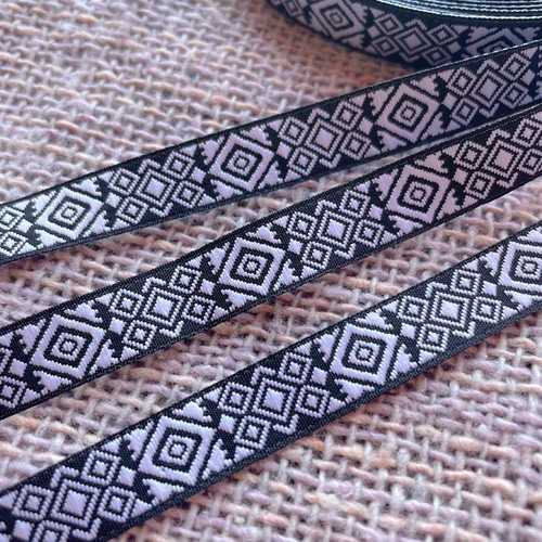 刺繍リボン＊2m販売】黒ベース☆エスニック ☆チロリアンテープ 