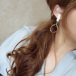 Bijou color stick twist hoop pierce/earring(Pearl White) 2枚目の画像