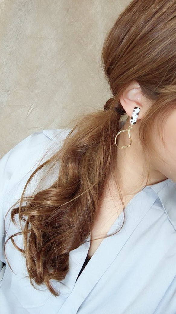 Asymmetry Animal twist hoop pierce/earring(Mustard) 3枚目の画像