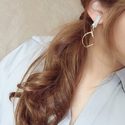 Asymmetry Animal twist hoop pierce/earring(Beige) 3枚目の画像