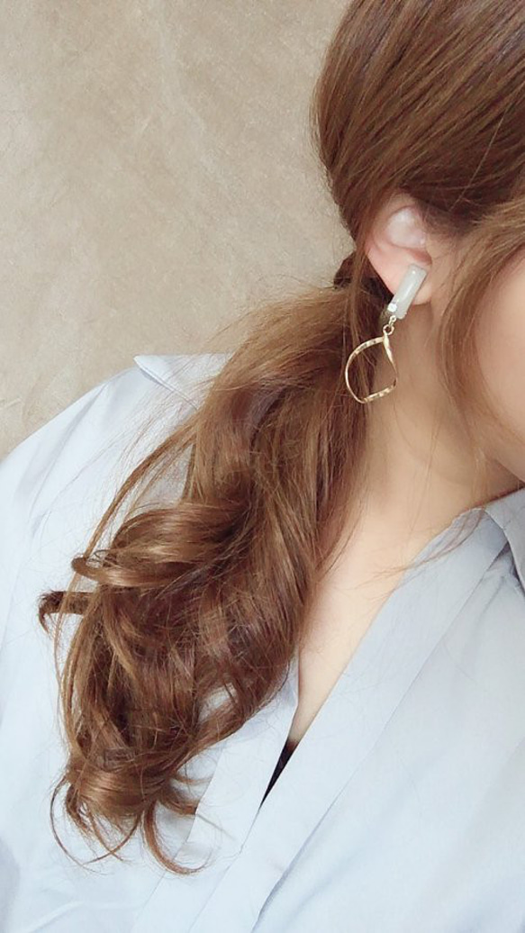 Asymmetry Animal twist hoop pierce/earring(Beige) 3枚目の画像