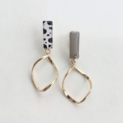 Asymmetry Animal twist hoop pierce/earring(Beige) 2枚目の画像