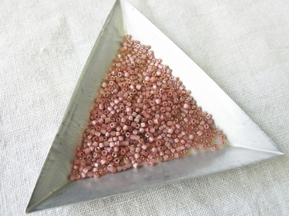 カットビーズ　アンティークローズ 4枚目の画像