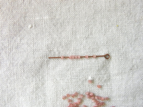 カットビーズ　アンティークローズ 2枚目の画像