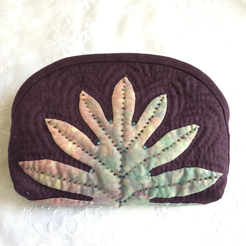 手縫いパッチワークキルトポーチ ハワイアン柄パープル✖️グリーン系