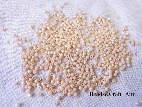 カットビーズ　ベージュ 1枚目の画像