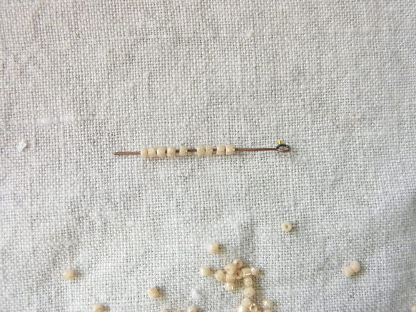 カットビーズ　ベージュ 2枚目の画像