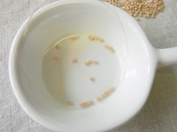 カットビーズ　ベージュ 3枚目の画像