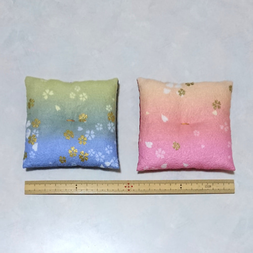 ミニ座布団 置物用 桜吹雪 9cm角 赤&青 2個セット その他インテリア
