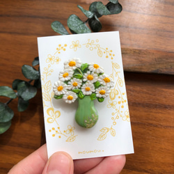 小さな花瓶のお花のブローチ【レトロマーガレット】 3枚目の画像