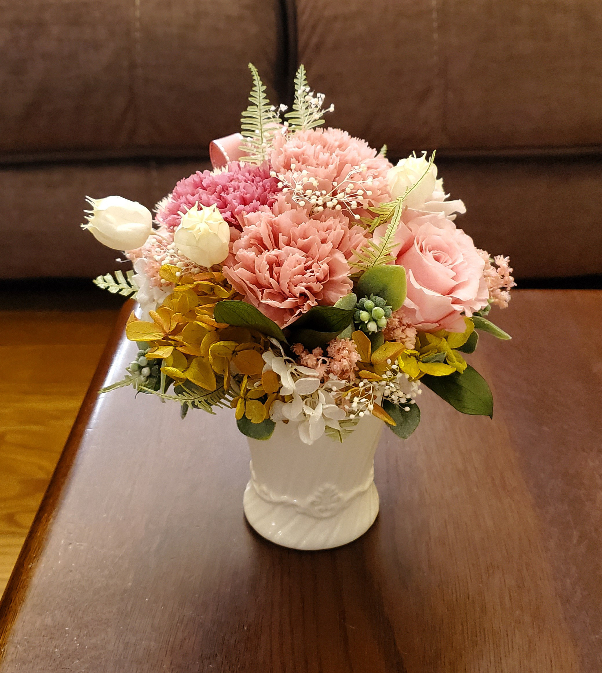 母の日　優しいピンクのローズとカーネーションのラウンドアレンジ、クリアケース付き、(Creema限定)