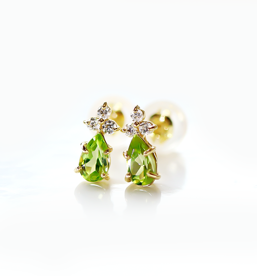 K18ペリドット＆ダイヤモンドのポストピアス ~Ello Lilas~ 8月誕生石