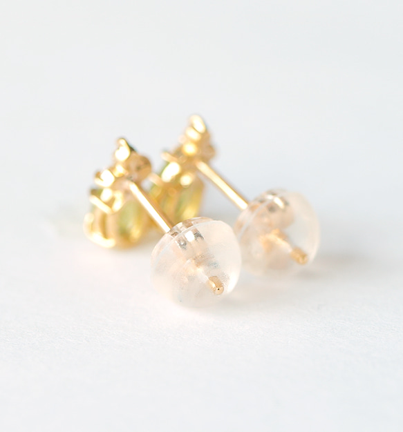 K18 橄欖石和鑽石柱式耳環 ~Ello Lilas~ 八月生日石 第5張的照片