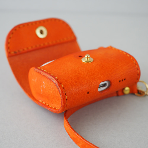 受注製作] 本革 イタリアンレザーを使ったAirPods カバー スマホケース