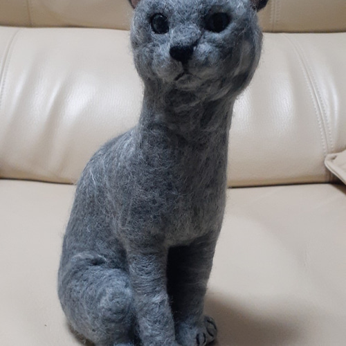 【くー】 羊毛フェルト 猫 ロシアンブルー フレーム ◾再販 羊毛フェルトの小さな子猫(ロシアンブルーお座り) 猫