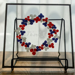 紫陽花リース「トリコロールカラーアナベル+白文字ガラスパネル」 3枚目の画像