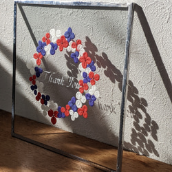紫陽花リース「トリコロールカラーアナベル+白文字ガラスパネル」 4枚目の画像