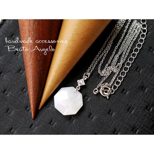 高品質☆天然石ホワイトシェルと石留めスクエア ピアス＆ネックレス 